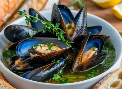 Mussels in Garlic Herb Broth