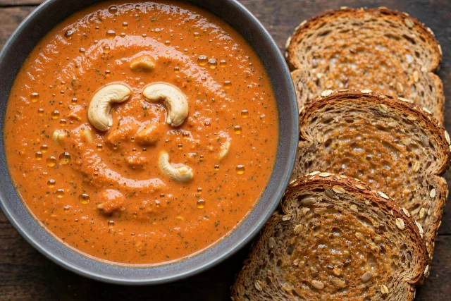 Tomato basil soup with bread